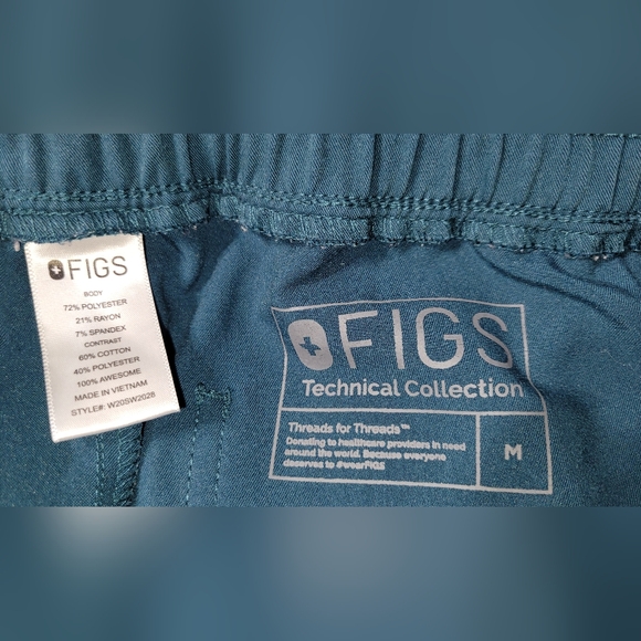 FIGS Jogger Teal Scrub Set - Picture 5 of 10
